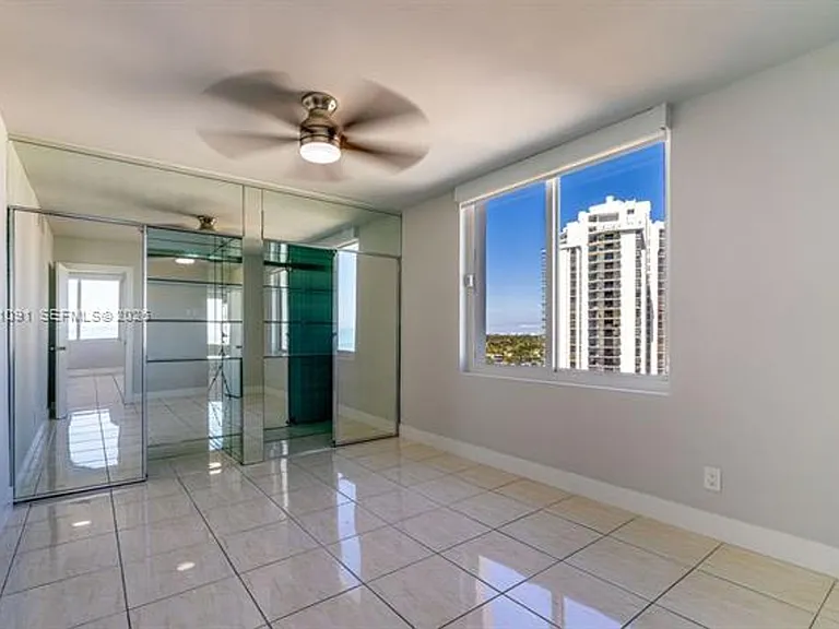 5401 Collins Avenue Cu #919 — Photo 17