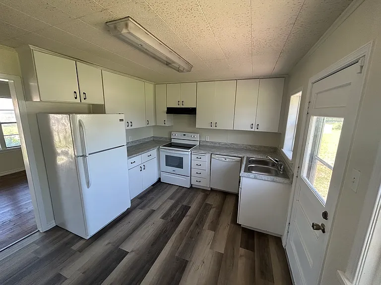 1009 Jet Dr — Photo 6