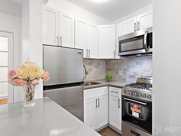 5th image of 347 E 53rd St