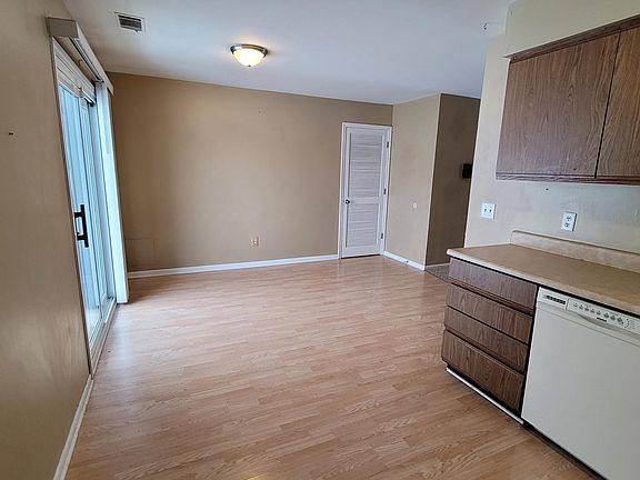 3rd image of 450 Echo Ln