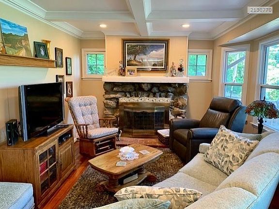 4th image of 109 Lake Forest
