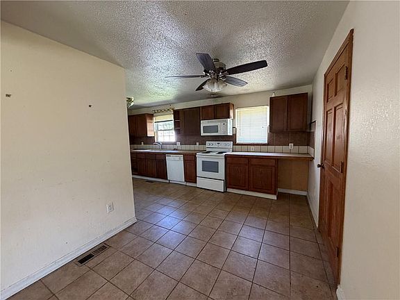 5th image of 1405 Burnam Rd