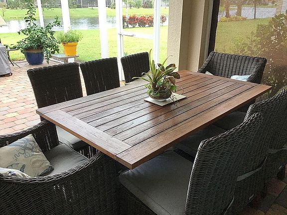 Covered lanai area