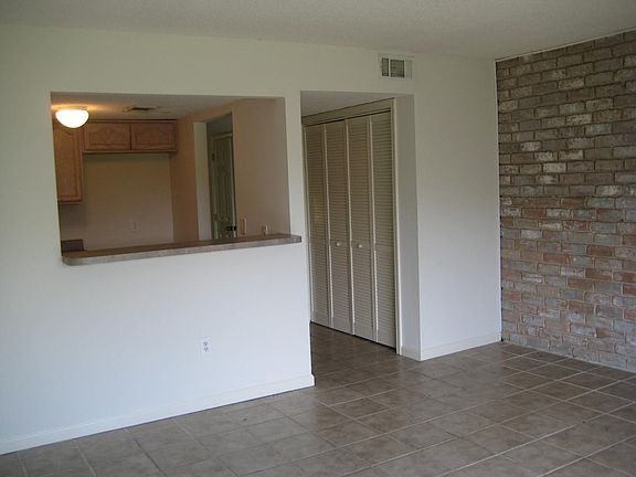 5th image of 7011 Yorktown Dr