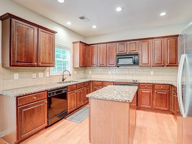 2860 Maple Springs Ct — Photo 4