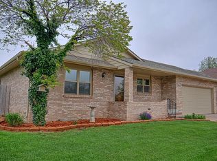 2924 Terrace Pl, Garden City, KS 67846