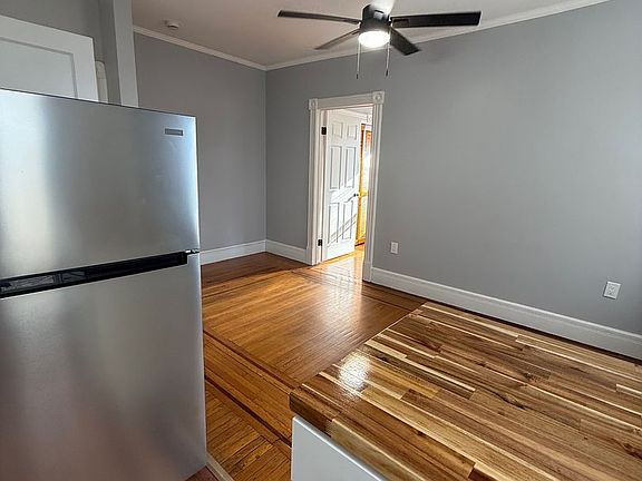 2nd image of 69 Grand St #6