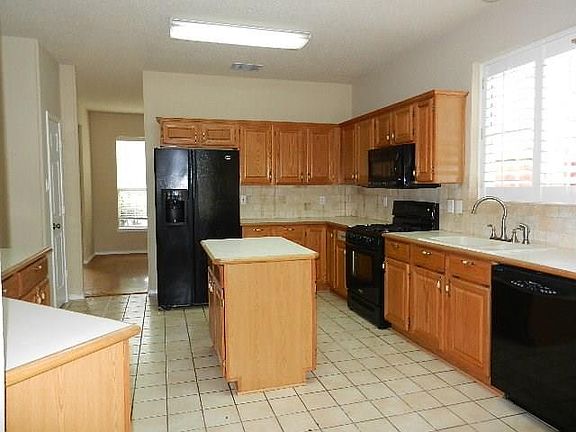 3rd image of 3 Meadow Park Ct