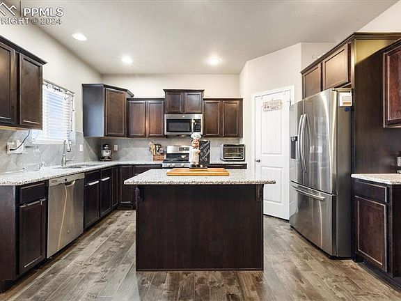5th image of 7283 Silver Moon Dr