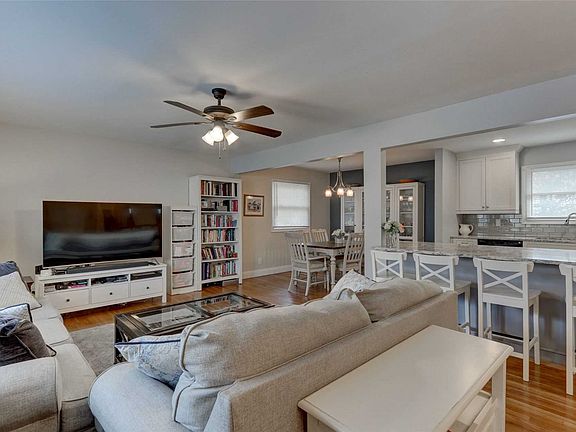 2nd image of 4 Pickwick Hill Dr