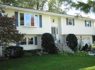 38 Magnolia Rd, Trumbull, CT 06611