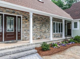 550 Pinewood Dr, Longmeadow, MA 01106