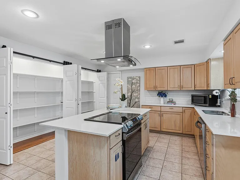 5410 Indigo St — Photo 1