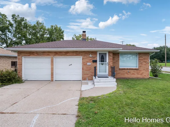 1135 Carrier Creek Blvd NE, Grand Rapids, MI 49503