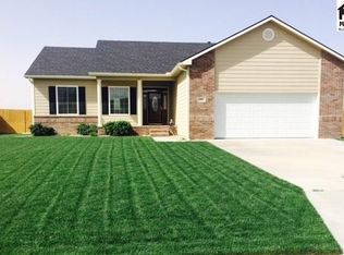 906 E 36th Ave, Hutchinson, KS 67502