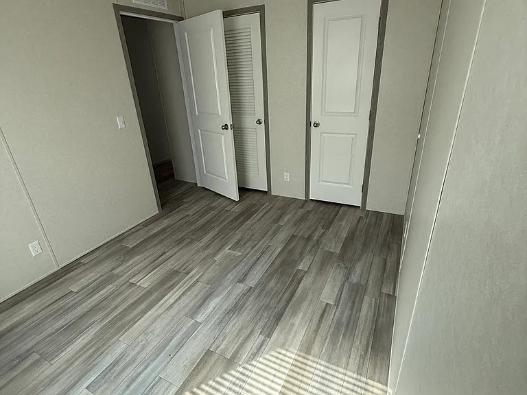 605 Larimore Cir — Photo 17