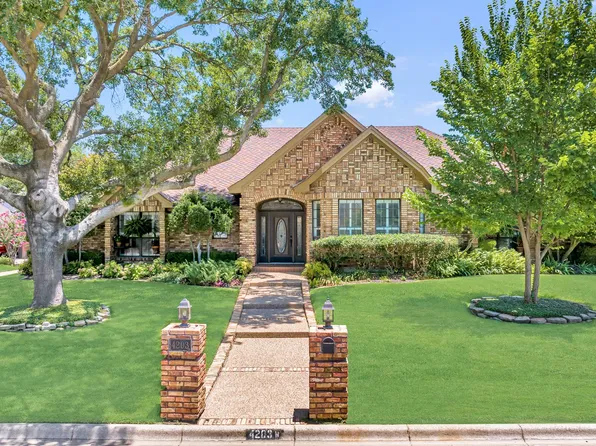 4203 Pembrooke Pkwy W, Colleyville, TX 76034