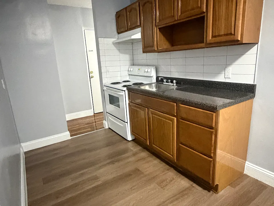 415 Jefferson Ave #A11