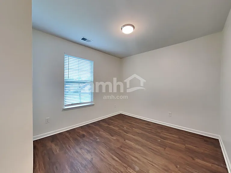 1360 Hermitage Ln — Photo 17