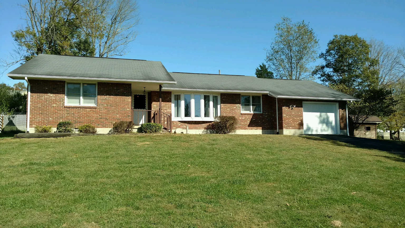 1369 E Southview Ln photo 1