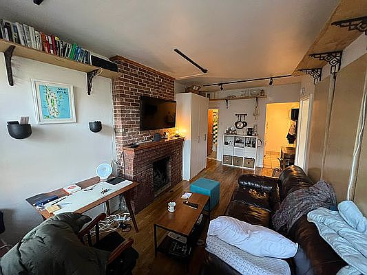 2nd image of 122 W 81st St #8