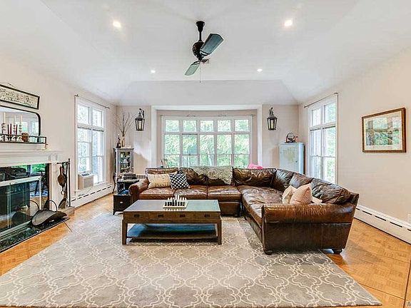5th image of 25 Forrest Dr