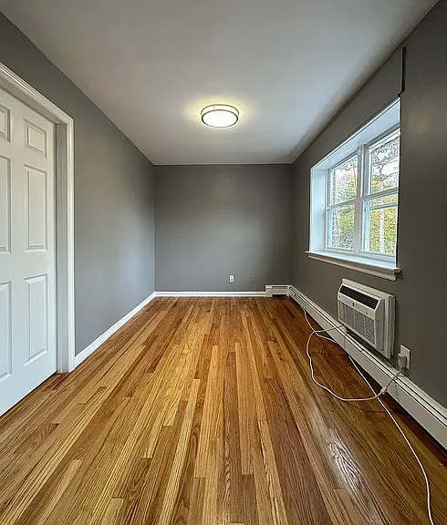 138 E 7th St #7 — Photo 35