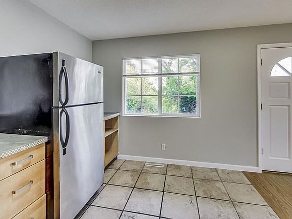 4th image of 989 Vermont St #3