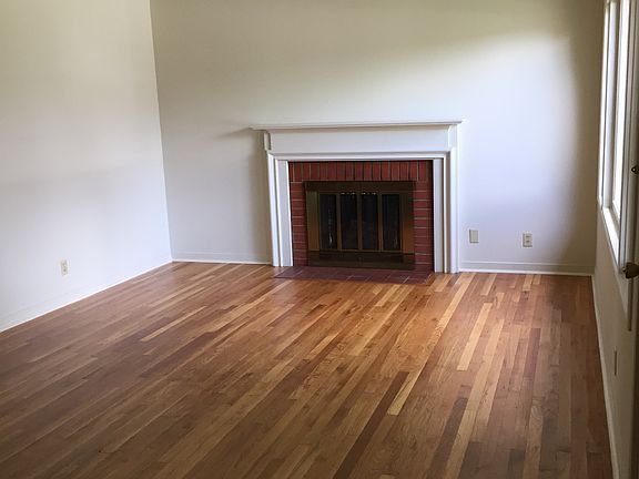 Living Room with fireplace