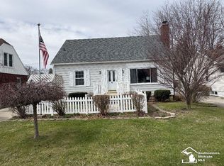 1953 Vivian Rd, Monroe, MI 48162