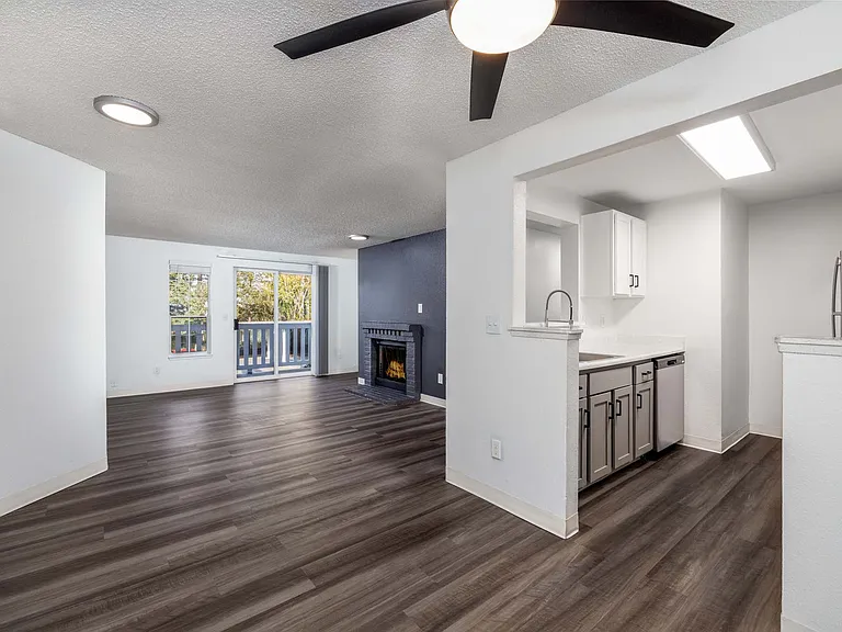 Garden Pointe — Photo 2