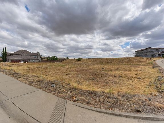 4th image of 667 Glen Mady Way