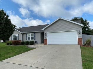 924 Hawthorne Dr, Charleston, IL