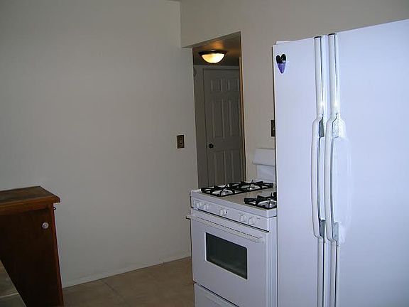 5th image of 2825 E Lee St