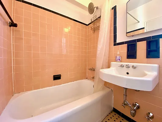 Sold by Remax Real Estate Professionals | media 27