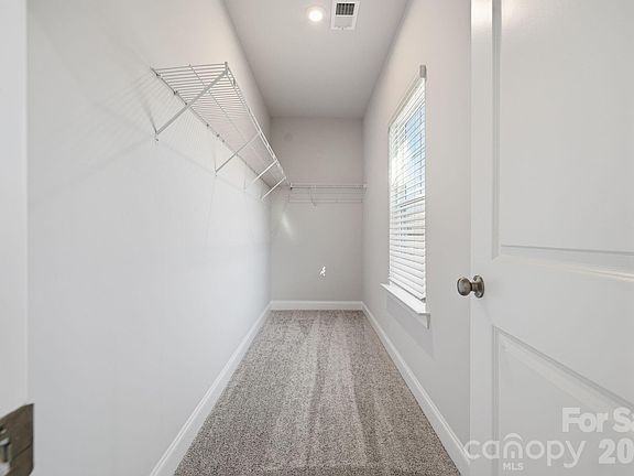 5th image of 1823 Viewfield Rd