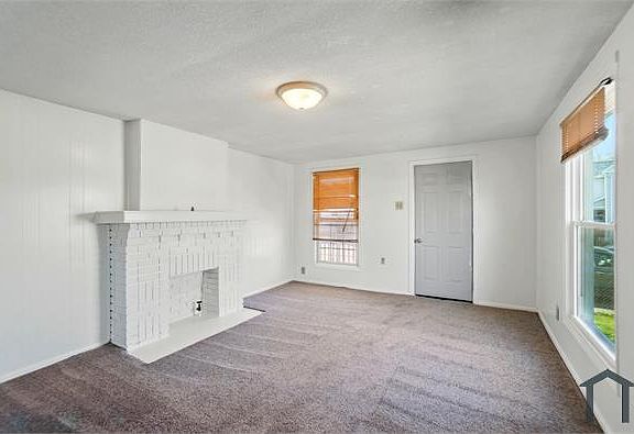 4th image of 3213 E 5th St #3213