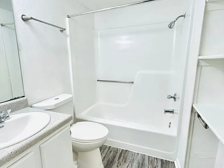Almonte Apartments — Photo 29