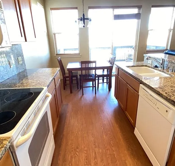 4395 Westshore Dr NE #103 — Photo 6