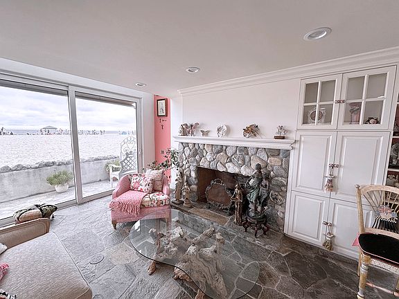 3rd image of 3300 W Oceanfront