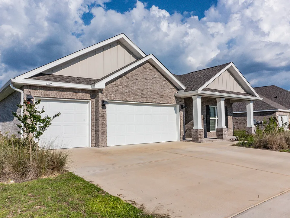 1109 Shoal River Dr