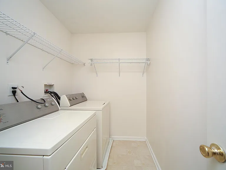 46 Hoover Ave — Photo 27