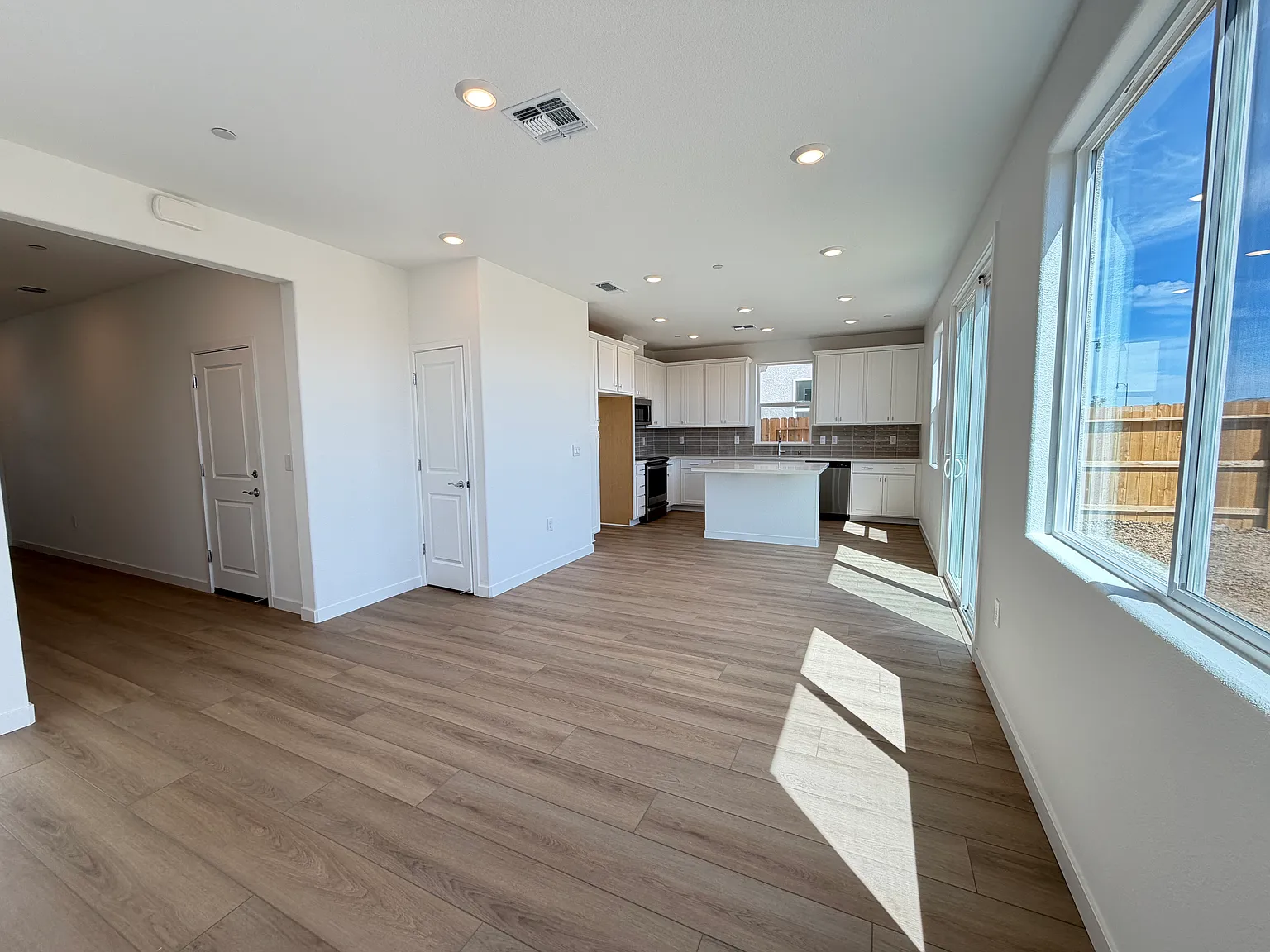 3 bed, 2.5 bath, 1447 sqft, $2,950 — Photo 3
