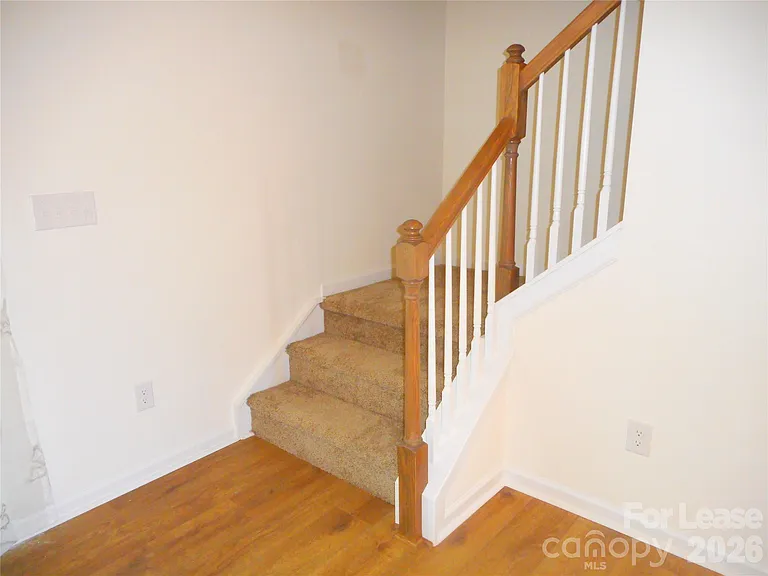 2821 Aubrey St — Photo 7
