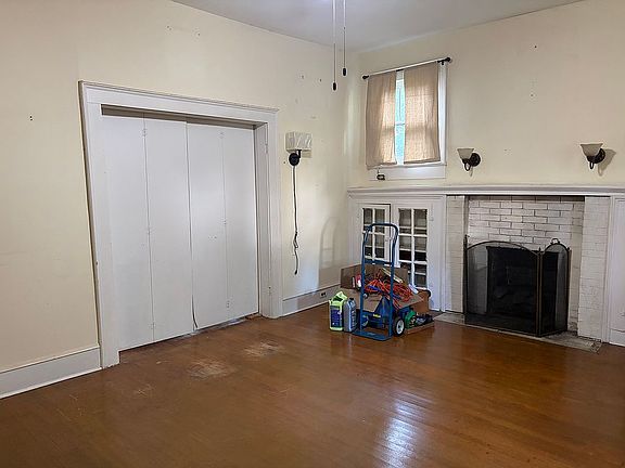 5th image of 409 S 10th Ave