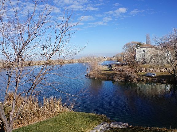 3rd image of 184 Lakeview Dr