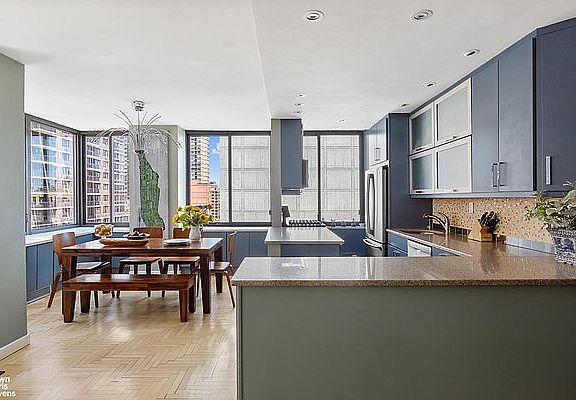 3rd image of 300 E 93rd St #8BC