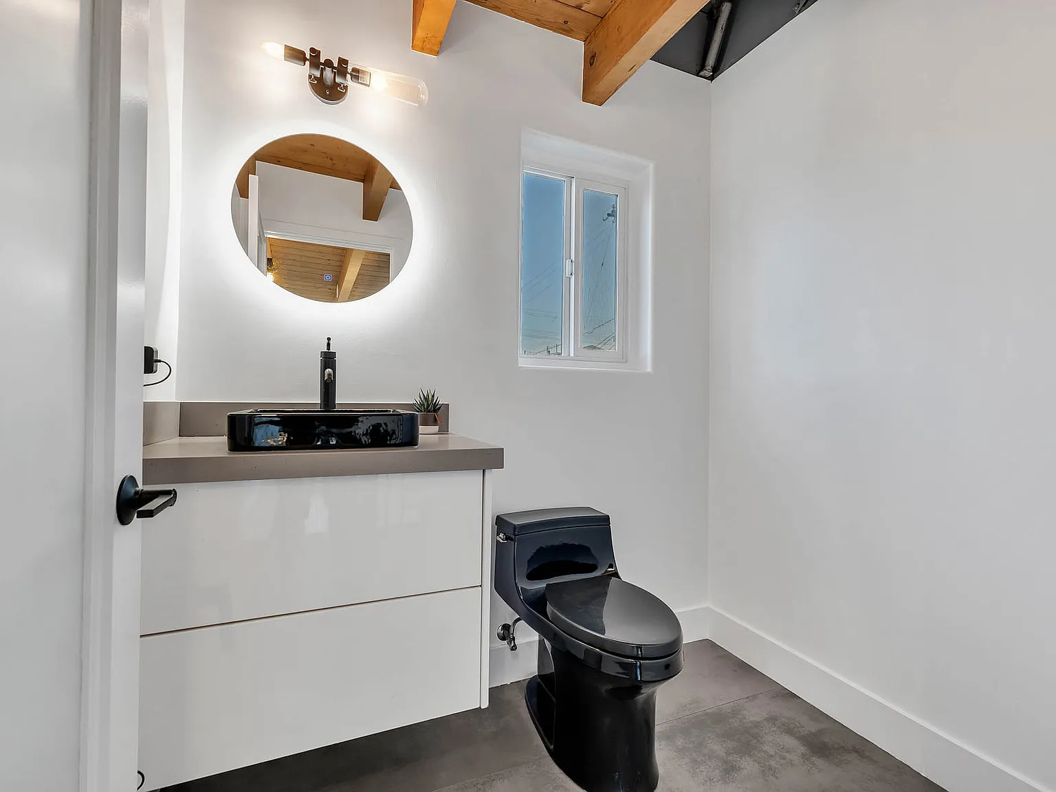 1 bed, 1.5 bath, 900 sqft, $6,200 — Photo 3