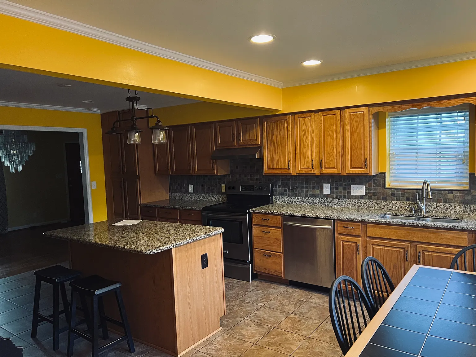 3 bed, 1800 sqft, $1,400 — Photo 4