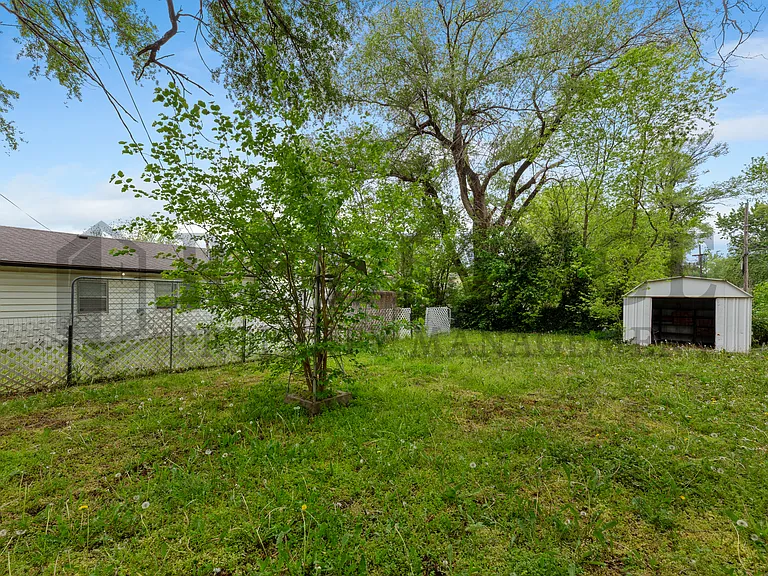 1642 E Denver Dr — Photo 3